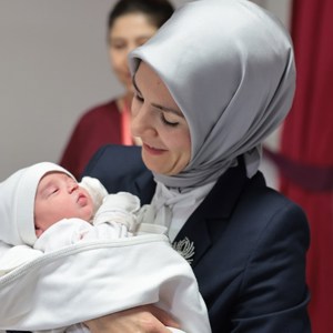 Aile ve Sosyal Hizmetler Bakanımız Mahinur Özdemir Göktaş, Yeni Yılın İlk Bebeklerini Ziyaret Etti - fotoğraf 1