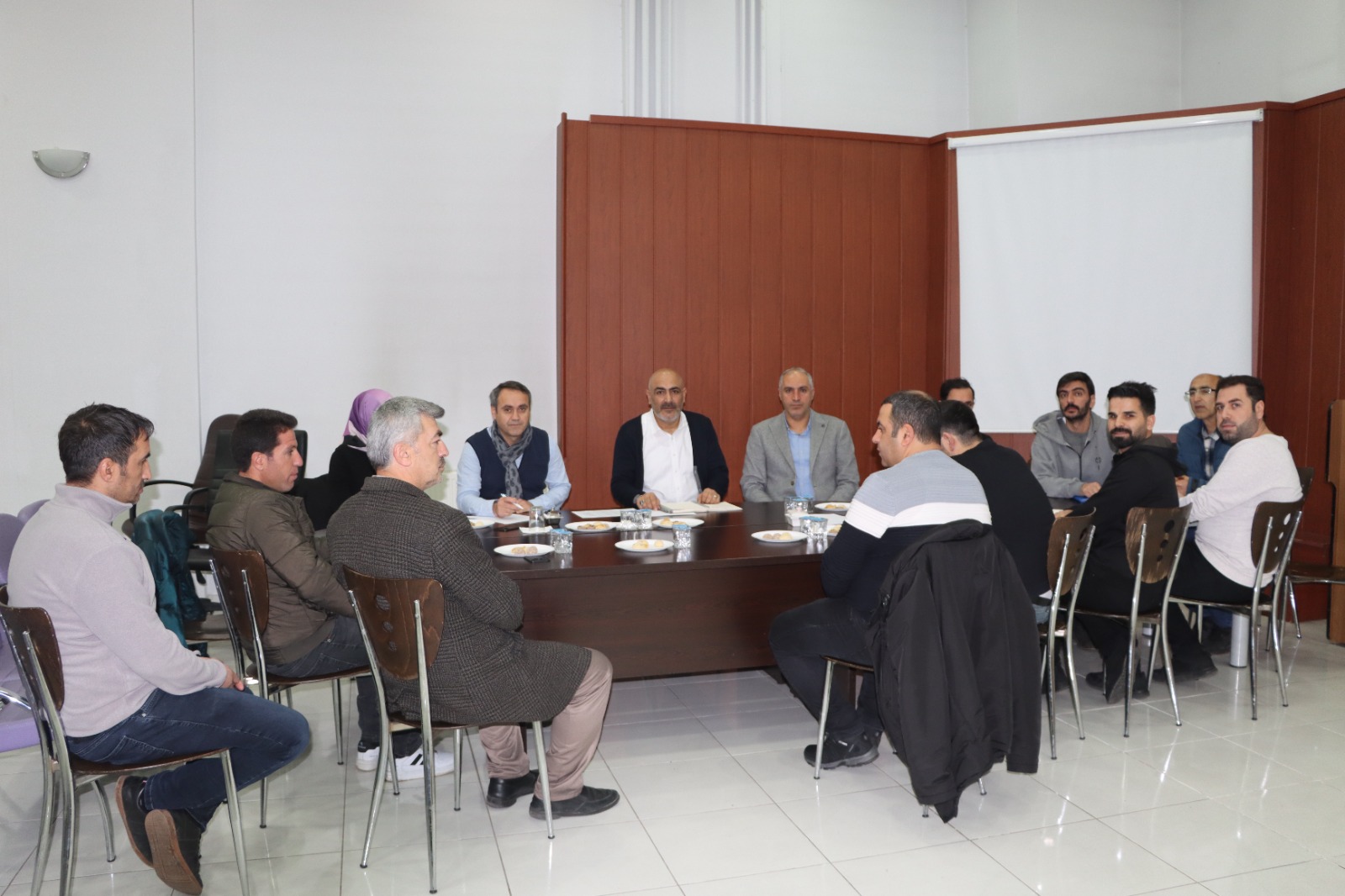 İl Müdürümüz Abdulbari AKSOY ve İl Müdür Yardımcımız Orhan VARAN, Bingöl Çocuk Evleri Sitesi Müdürlüğümüzde görev yapan grup sorumluları ile kurum iş ve işlemleriyle ilgili toplantı düzenlediler.