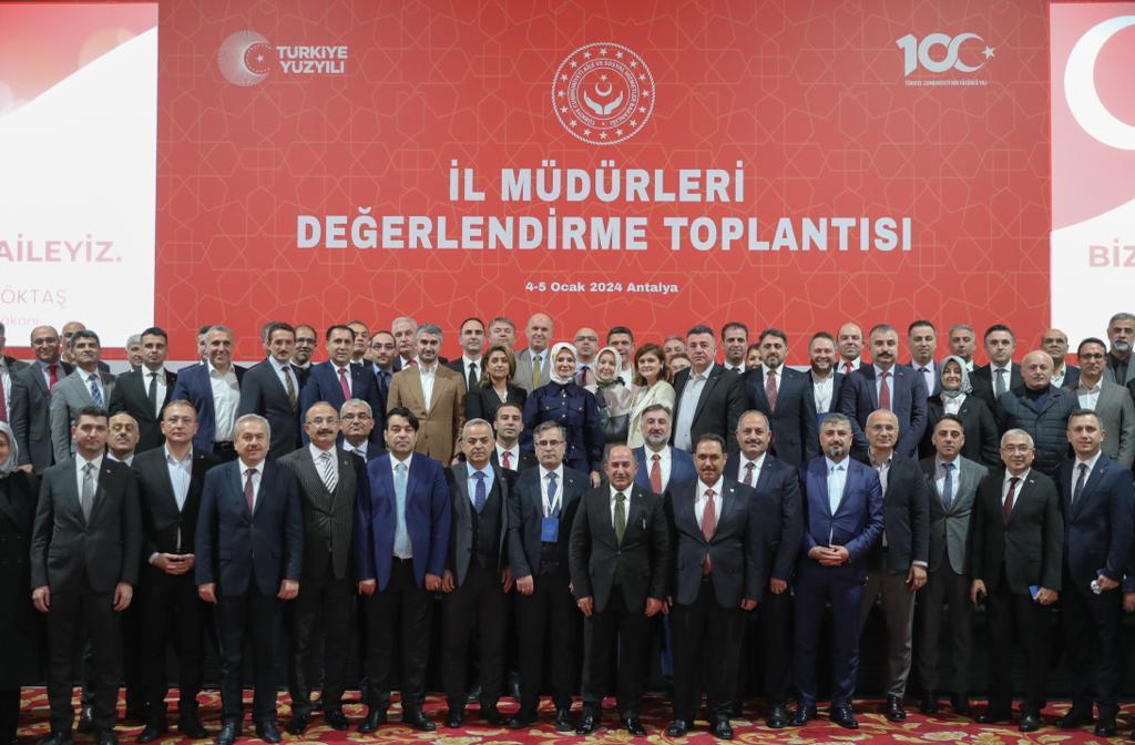 Bakanımız Sayın Mahinur Özdemir Göktaş riyasetinde Türkiye Yüzyılında yürütülen çalışmalar ve projelerin istişare edildiği İl Müdürleri Değerlendirme Toplantısına il Müdürümüz Vefa Akdoğan katılım sağladı.