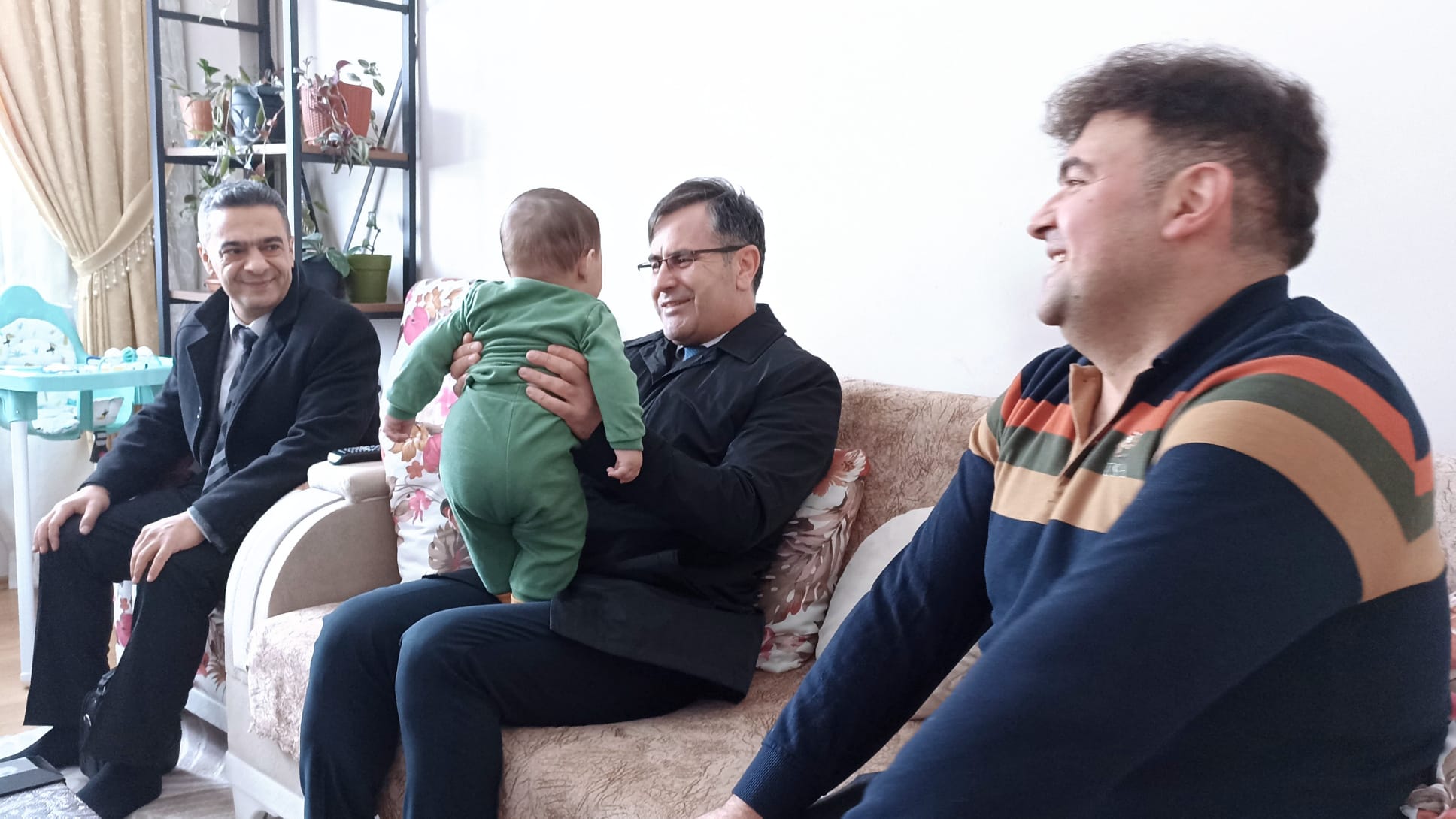 İl Müdürümüz Vefa Akdoğan ve İl Müdür Yardımcımız Kubilay Ataş, koruyucu ailemizi ziyaret ettiler.