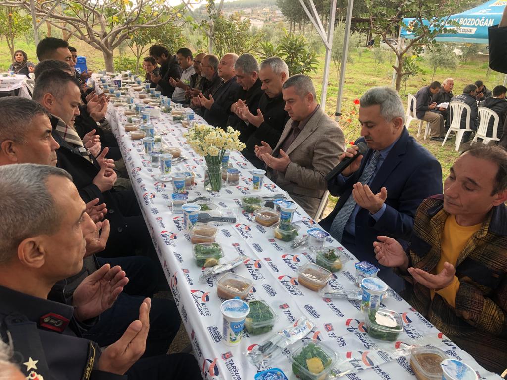 Barış Pınarı Harekatı kapsamında 2020 yılında şehadet mertebesine ulaşan Şehidimiz İstihkam Astsubay Kıdemli Çavuş Sinan KÖSE'nin mevlidine İl Müdürümüz Naci YILMAZ ile katıldık. Aziz şehidimizin ruhu şad olsun.🇹🇷  📍Tarsus 