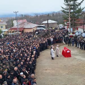 Kahraman şehidimiz Samet Aslan'ı Taşova İlçemiz Çakırsu Köyümüzde vatan toprağına emanet ettik. - fotoğraf 3