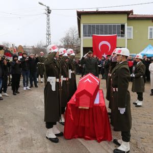 Kahraman şehidimiz Samet Aslan'ı Taşova İlçemiz Çakırsu Köyümüzde vatan toprağına emanet ettik. - fotoğraf 2