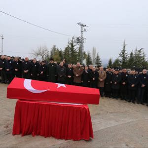 Kahraman şehidimiz Samet Aslan'ı Taşova İlçemiz Çakırsu Köyümüzde vatan toprağına emanet ettik. - fotoğraf 1
