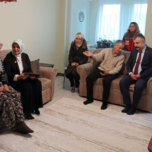 Bakan Yardımcısı Sayın Leman Yenigün Şehidimizin Baba Ocağına Taziye Ziyaretine Bulundu - fotoğraf 3