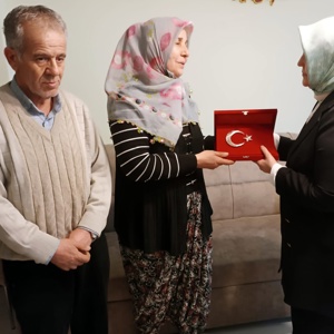 Bakan Yardımcısı Sayın Leman Yenigün Şehidimizin Baba Ocağına Taziye Ziyaretine Bulundu - fotoğraf 1