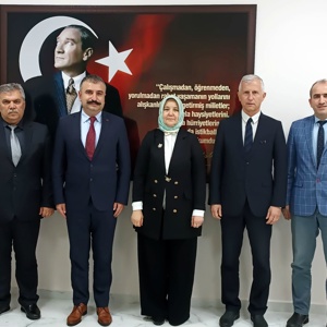 Bakan Yardımcısı Sayın Leman Yenigün Şehidimizin Baba Ocağına Taziye Ziyaretine Bulundu - fotoğraf 7