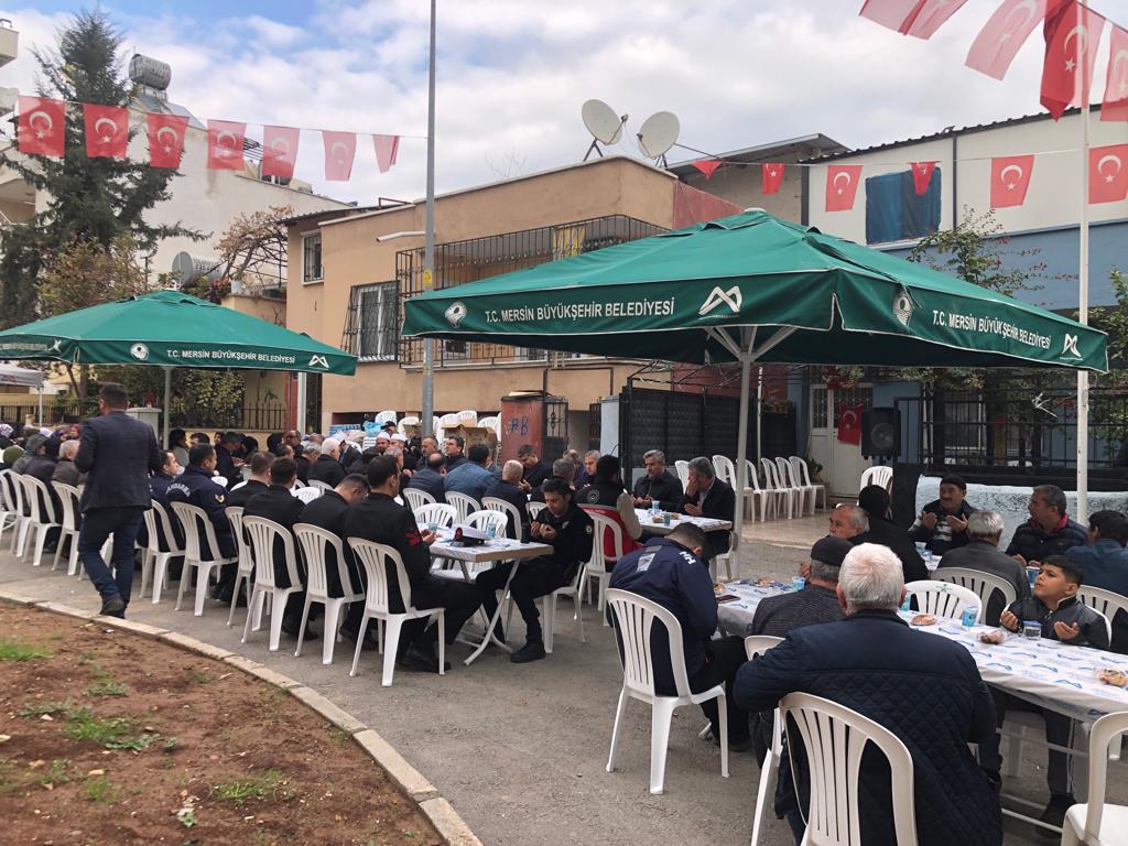 Fırat Kalkanı Harekat Bölgesi'nde teröristler tarafından düzenlenen havan saldırısı sonucu şehadet mertebesine erişen Şehit Tnk.Uzm.Çvş. Selçuk KURT'un 1. Sene-i Devriyesi mevlidine İl Müdürümüz Naci YILMAZ ile katıldık. 