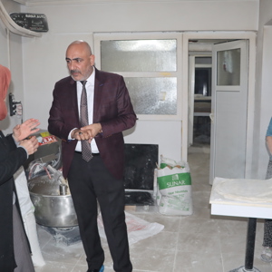 İl Müdürümüz Abdulbari AKSOY, SS Bingöl AG Kadın Girişimi Üretim ve İşletme Kooperatifi ile SS Genç Üreten Eller Kadın Girişimi ve İşletme Kooperatifinin ziyaret ederek yapılan çalışmaları yerinde inceledi. - fotoğraf 4