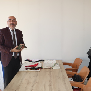 İl Müdürümüz Abdulbari AKSOY, SS Bingöl AG Kadın Girişimi Üretim ve İşletme Kooperatifi ile SS Genç Üreten Eller Kadın Girişimi ve İşletme Kooperatifinin ziyaret ederek yapılan çalışmaları yerinde inceledi. - fotoğraf 12