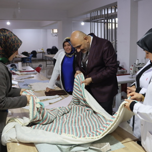 İl Müdürümüz Abdulbari AKSOY, SS Bingöl AG Kadın Girişimi Üretim ve İşletme Kooperatifi ile SS Genç Üreten Eller Kadın Girişimi ve İşletme Kooperatifinin ziyaret ederek yapılan çalışmaları yerinde inceledi. - fotoğraf 13