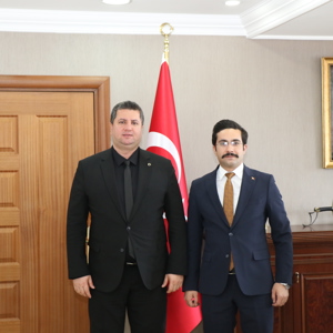 İl Müdürümüz Sayın Serdar Demirci Refahiye İlçe Kaymakamı Sayın Halil İbrahim Köroğlu'nu Makamında Ziyaret Etti. - fotoğraf 1