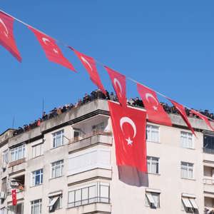 Pençe-Kilit Harekâtı'nda vatan uğruna şehit düşen Piyade Uzman Çavuş Ahmet Köroğlu, Görele ilçesine bağlı Çatakkırı köyünde düzenlenen törenle toprağa verildi. - fotoğraf 7