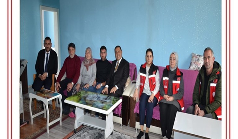 İl Müdürümüz Mustafa TOSUNOĞLU Pençe-Kilit Operasyon Bölgesinde BTÖ tarafından sızma girişimi esnasında çıkan çatışmada yararlanan . Uzm. Çvş. Erhan KANBAY'ı ziyaret etti.