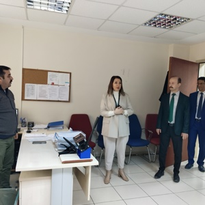 İl Müdürümüz Sayın Çiğdem AÇIKYILDIZ KAZEL ,Merkez Sosyal Hizmet Merkezinde görev yapan personellerimizle görüşerek yürütülen çalışmalar hakkında bilgi aldılar. - fotoğraf 3