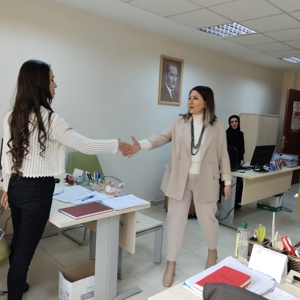 İl Müdürümüz Sayın Çiğdem AÇIKYILDIZ KAZEL, Şiddet Önleme ve İzleme Merkezinde görev yapan personellerimiz ile görüşerek yürütülen çalışmalar hakkında bilgi aldılar. - fotoğraf 3
