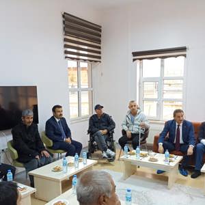  Valimiz  Sayın Erol Karaömeroğlu'ndan Engelsiz Yaşam Bakım Rehabilitasyon ve Aile Danışma Merkezimize Ziyaret. - fotoğraf 3