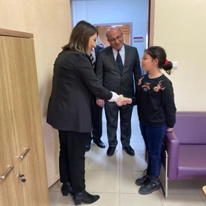 İl Müdürümüz Sayın Çiğdem AÇIKYILDIZ KAZEL ,Engelsiz Yaşam Bakım Rehabilitasyon ve Danışma Merkezimizde görev yapan personellerimiz ile görüşerek yürütülen çalışmalar hakkında bilgi aldı. - fotoğraf 1