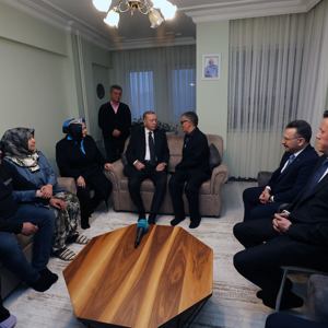 Cumhurbaşkanımız Sayın Recep Tayyip Erdoğan Şehit Evcin’in Ailesine Taziye Ziyaretinde Bulundu  - fotoğraf 2