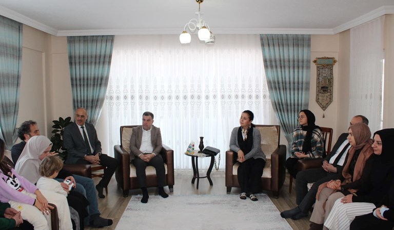 Bayburt Valisi Mustafa Eldivan Öncülüğünde Koruyucu Aile Ziyaretlerimizi Sürdürüyoruz