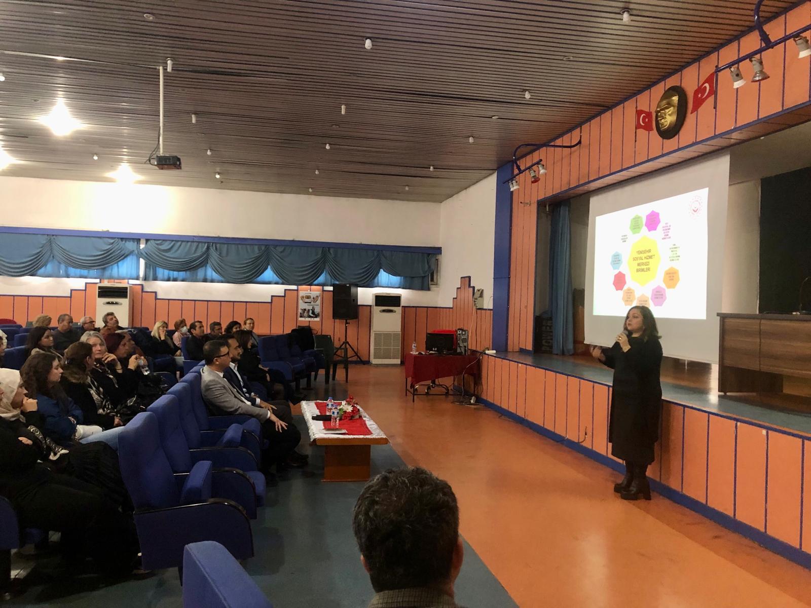 #YenişehirSHM,Yenişehir İlçe Müdürü,müdür yardımcıları ve öğretmenlerine Şevket Pozcu Anadolu Lisesi'nde ''Madde Bağımlılığı, Koruyucu Önleyici Hizmetler ve Aile İçi İletişim'' konularında eğitim verdi.