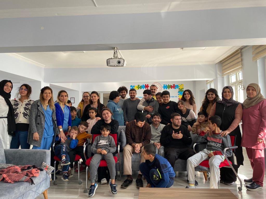 #MersinOtizmGündüzlüBakımRehabilitasyonveAileDanışmanlığıMerkezi'mizde bugün doğum günü şenliği vardı. 🎂  Ocak ayı içerisinde doğan çocuklarımıza doğum günü sürprizi yaptık. Canlarımıza sağlıklı ve huzurlu ömürler diliyoruz. 🥰