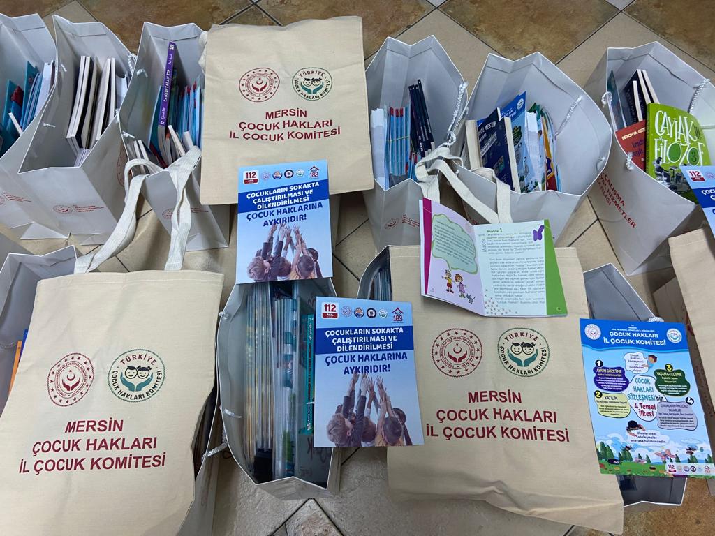 İl Müdürlüğümüz Çocuk Hizmetleri Birimimizce, #ÇocukHakları, #Çocukİşçiliği ve #ÇocuğaŞiddetleMücadele kapsamında farkındalık, rehberlik ve bilgilendirici envanterler ilçelerimize gönderilmek üzere hazırlanmıştır.  