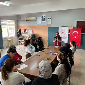 #AnamurSHM, Anamur Halk Eğitim Merkezi kursiyerlerine "Evlilik ve Aile Hayatı" konulu eğitim düzenledi. - fotoğraf 1