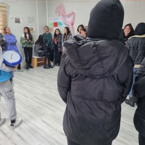 Çeşitli sosyal oyunlar, farklı deneyimler, sınırsız eğlence, bol aktivitelerle dolu doğa kampımız bugün başladı.  📍Silifke 23 Nisan Gençlik Kampı - fotoğraf 1