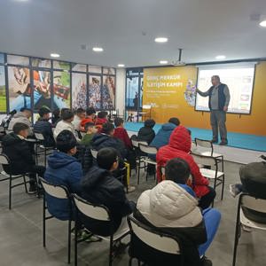 Kritik ve analitik düşünme yeteneği, bol mantıksal çıkarımlar ve tatlı rekabet ile #Satranç kampımız bugün büyük bir heyecanla başladı. Tüm çocuklarımıza başarılar diliyoruz.♟️😊  📍Silifke Mehmet Akif Ersoy Gençlik ve Satranç Eğitim Kampı  - fotoğraf 2