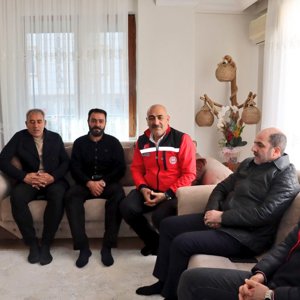 İl Müdürümüz Abdulbari AKSOY, Milli Savunma Bakanlık Müşaviri Ziya SÖZEN ve BİŞHAK Başkanı Vahap BAYSAL, Şehit Mustafa KINA, Hasan KINA,Şehit Nesibe BELGİN ve Şehit P.Astsubay Çvş. Yusuf ATAŞ' ın kıymetli ailelerini ziyaret ettiler.  - fotoğraf 3