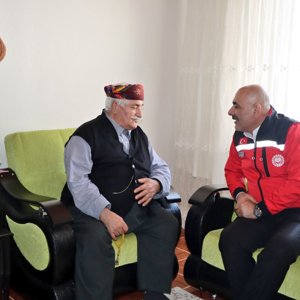 İl Müdürümüz Abdulbari AKSOY, Milli Savunma Bakanlık Müşaviri Ziya SÖZEN ve BİŞHAK Başkanı Vahap BAYSAL, Şehit Mustafa KINA, Hasan KINA,Şehit Nesibe BELGİN ve Şehit P.Astsubay Çvş. Yusuf ATAŞ' ın kıymetli ailelerini ziyaret ettiler.  - fotoğraf 4