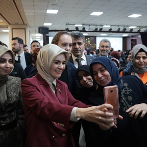 Aile ve Sosyal Hizmetler Bakanımız Göktaş, Gazze İçin Hazırlanan Kartpostalları Öğrencilerle BM'ye Gönderdi - fotoğraf 7
