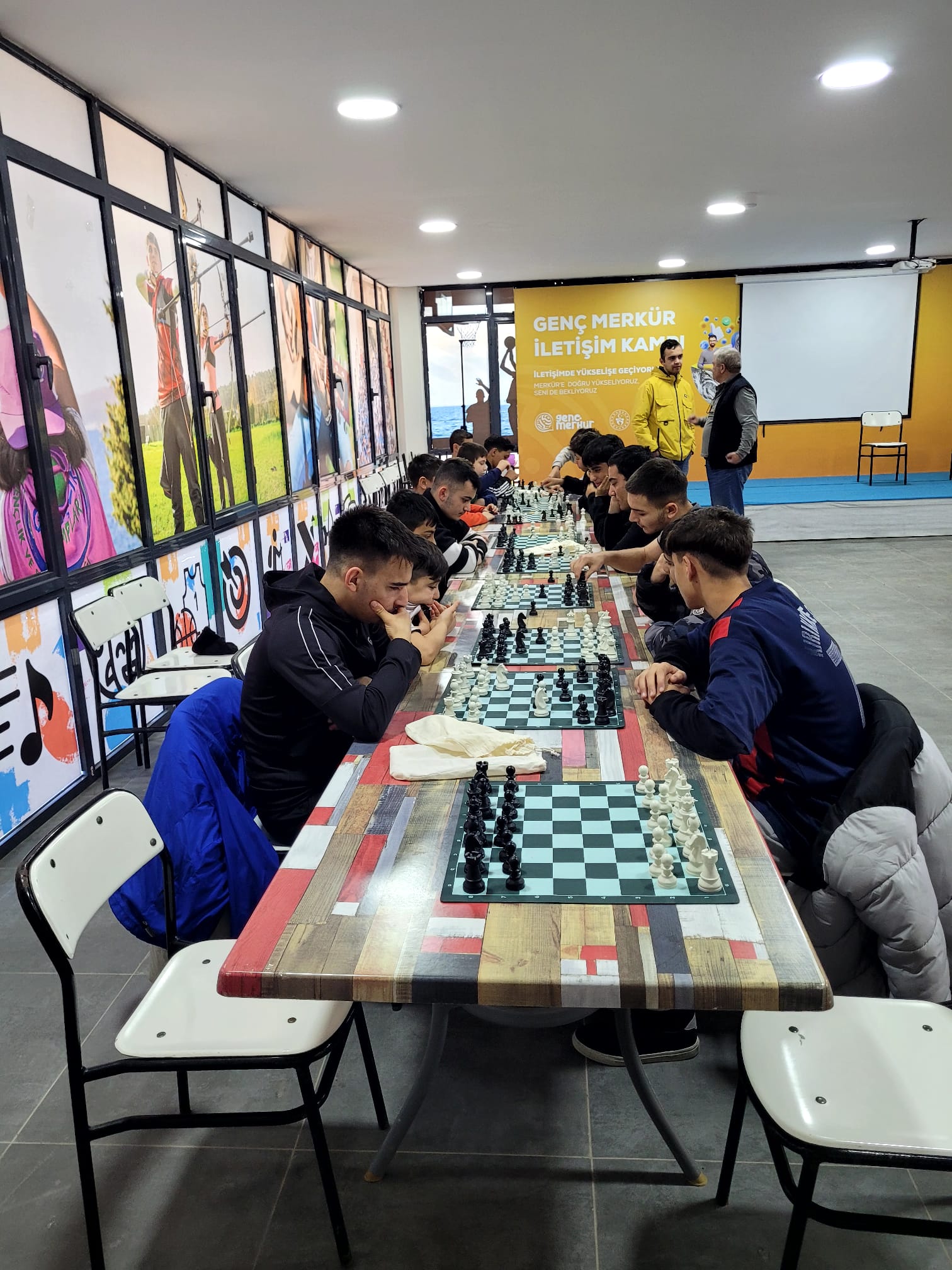 #Silifke Mehmet Akif Ersoy Gençlik ve Satranç Eğitim Kampı'mızda ara tatili bolca eğlenerek sonlandırdık.  Kampımızda düzenlenen geleneksel satranç turnuvamızda kıyasıya bir rekabet ve keyfin ardından bu yıl da şampiyon yine "dostluk" oldu. 