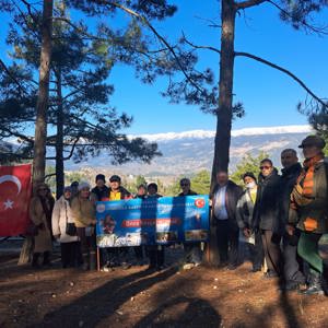 #MersinGündüzlüBakımveAktifYaşamMerkezi'mizdeki yaş almış büyüklerimiz ve personellerimiz güzel havanın tadını bugün pikniğe giderek çıkardılar🌤️🦋 - fotoğraf 1
