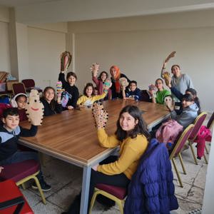 İl Müdürlüğümüz #ÇocukHakları Komite üyesi, #OkulDestekProjesi çocuklarımız ve #ToroslarSHM, el heykeli ve mozaik/boncuk sanat etkinliklerinde bir araya geldi. - fotoğraf 1