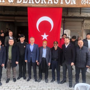 İl Müdürümüz Naci YILMAZ, 2016 yılında Sur’da Hendek Operasyonunda şehit olan Şehit J. Uzm.Çvş Recep ASLAN’ın sene-i devriyesi münasebetiyle yapılan mevlüde katılım sağladı.   Aziz Şehidimize Allah’tan rahmet, acılı ailesine baş sağlığı diliyoruz.  - fotoğraf 2