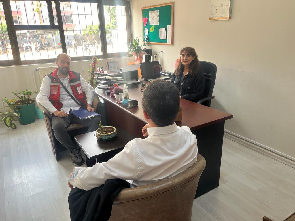 #YenişehirSHM Okul Mobil Ekiplerimizce, Aydınlıkevler İlkokulu ziyaret edilerek okul idaresi ve rehber öğretmenlere ''Sosyal Hizmet Modelleri'' hakkında bilgilendirme ve rehberlik çalışmaları yapıldı.