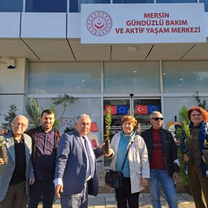 #MersinGündüzlüBakımveAktifYaşamMerkezi'mizde 6 Şubat Depremi yıl dönümü vesilesiyle helva dağıttık,dua okuduk.Merkezimize devam eden depremzede vatandaşlarımıza  fidan hediye ettik.Hayatını kaybeden tüm vatandaşlarımıza Allah'tan rahmet, ailelerine sabır diliyoruz. - fotoğraf 1