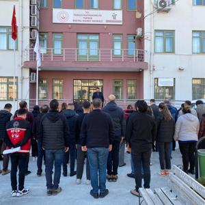#TarsusSHM, #AsrınFelaketi 6 Şubat Depremi Yıl Dönümü nedeniyle kurumda saygı duruşuna durarak depremde vefat edenleri andı.  - fotoğraf 1