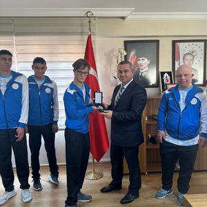 Özelsporcular Atletizm Milli Takımı seçmelerine hazırlanan #NihatSözmenRehabilitasyonBakımveAileDanışmaMerkezi'mizdeki özel bireylerimiz #MilliTakım seçmeleri öncesinde İl Müdürümüz Naci YILMAZ'ı ziyaret ederek hazırlıklar hakkında bilgi verdi. - fotoğraf 1