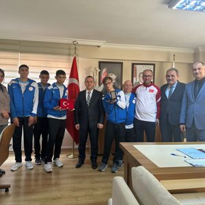 Özelsporcular Atletizm Milli Takımı seçmelerine hazırlanan #NihatSözmenRehabilitasyonBakımveAileDanışmaMerkezi'mizdeki özel bireylerimiz #MilliTakım seçmeleri öncesinde İl Müdürümüz Naci YILMAZ'ı ziyaret ederek hazırlıklar hakkında bilgi verdi. - fotoğraf 3