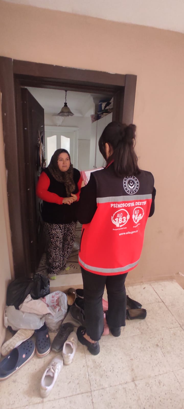 SHM'lerimizde, #ÇocuklarGüvendeProgramı İzleme kapsamında, depremden etkilenen aile ve çocukların düzenli olarak ziyareti yapılmakta, ailelere yaşadıkları kayıplardan dolayı #PsikososyalDestek sağlanmaktadır.     📍Toroslar