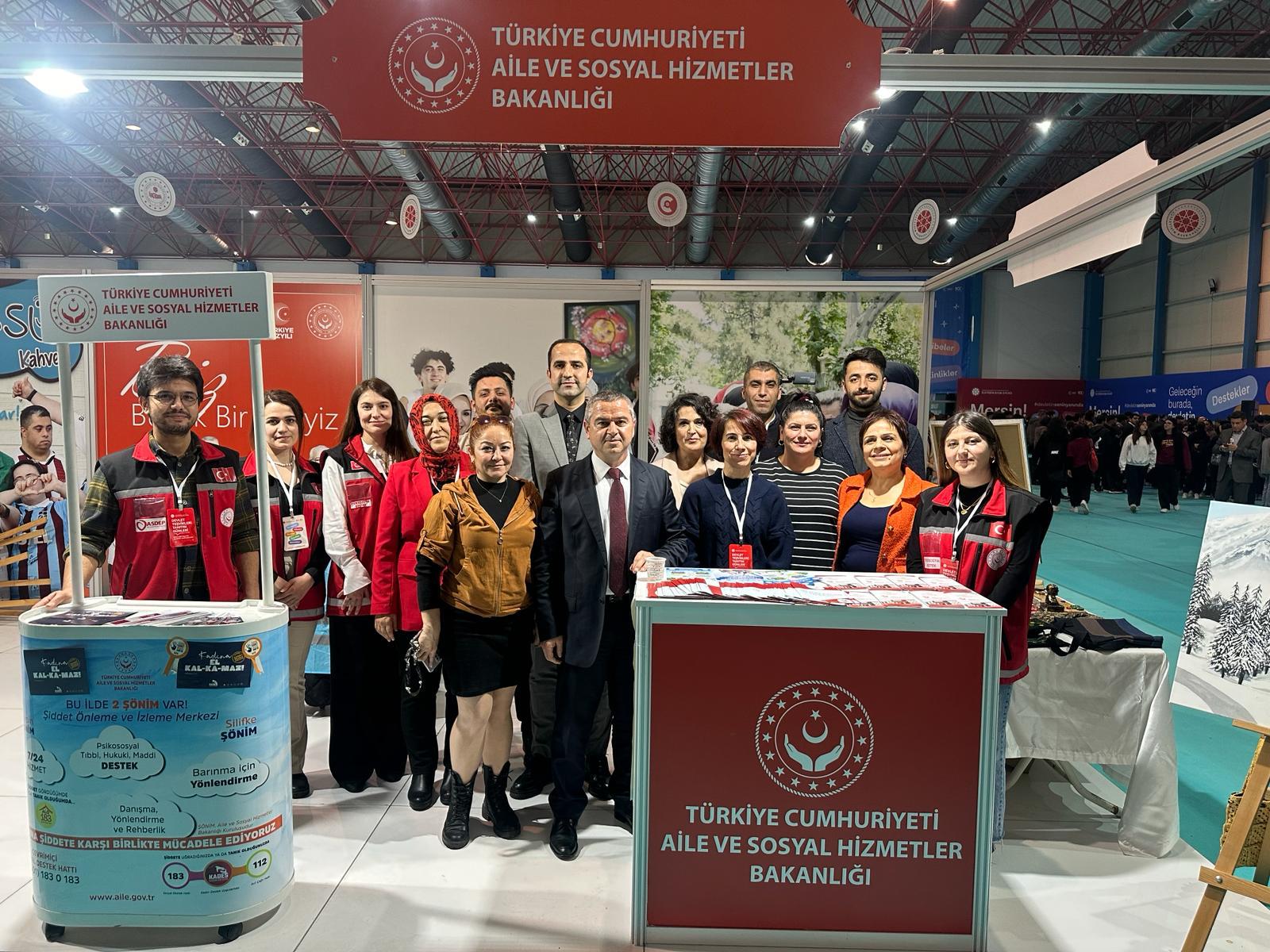 #DevletTeşvikleriTanıtımGünleri kapsamında CNREXPO'da Bakanlığımızın Sosyal Hizmet Modellerini tanıtım standında ilk günümüzü İl Müdürümüz Naci YILMAZ katılımıyla ve tüm birimlerimizle tamamladık. 