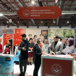 #DevletTeşvikleriTanıtımGünleri kapsamında CNREXPO'da Bakanlığımızın Sosyal Hizmet Modellerini tanıtım standında ilk günümüzü İl Müdürümüz Naci YILMAZ katılımıyla ve tüm birimlerimizle tamamladık.  - fotoğraf 2