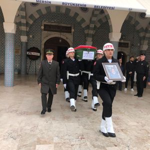 İl Müdürümüz Naci YILMAZ, Kıbrıs Gazimiz Refik ÖĞÜT'ün Muğdat Camiinde yapılan cenaze törenine katıldı.  Gazimize Allah'tan rahmet, yakınlarına sabır diliyoruz. - fotoğraf 3