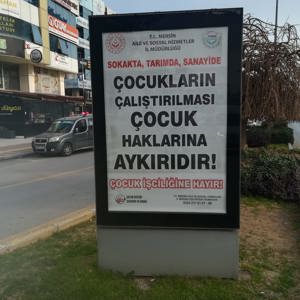 İl Müdürlüğümüzün koordinesinde şehrin işlek noktalarına #ÇocuklarGüvendeProgramı kapsamında farkındalık ve bilinçlendirme çalışmaları hız kesmeden devam etmektedir. - fotoğraf 1