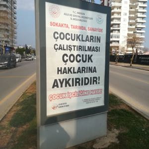 İl Müdürlüğümüzün koordinesinde şehrin işlek noktalarına #ÇocuklarGüvendeProgramı kapsamında farkındalık ve bilinçlendirme çalışmaları hız kesmeden devam etmektedir. - fotoğraf 3