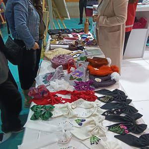 #DevletTeşvikleriTanıtımGünleri kapsamında CNREXPO'da Bakanlığımızın Sosyal Hizmet Modellerini tanıttığımız standımız, kadınlarımızın yaptığı el emeği ürünler ve tablolar ile birlikte 2. gününde tüm birimlerimizle devam ediyor. - fotoğraf 3