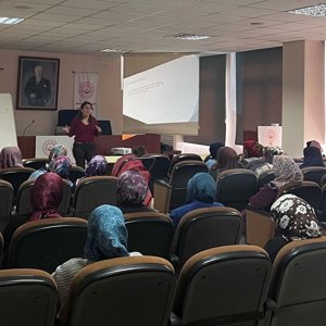 #MezitliSHM,  Aile Destek ve Sosyal Dayanışma Merkezlerimizde  "Aile Yaşam Becerileri, Kadına Yönelik Şiddet, İletişim Becerileri" konularında eğitim verdi.         - fotoğraf 1